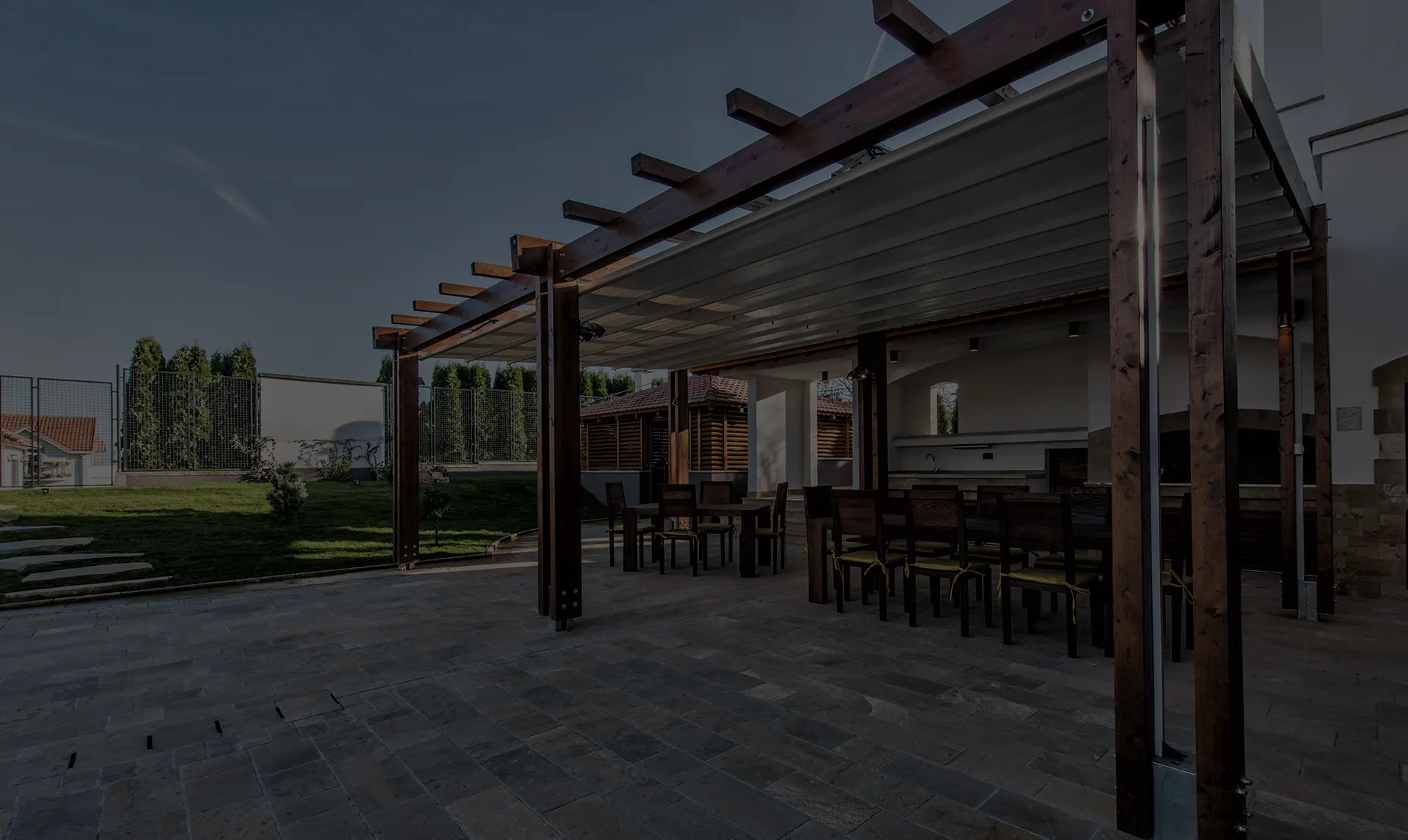 ZOOM SUR LES PERGOLAS et LA DECO EXTERIEURE